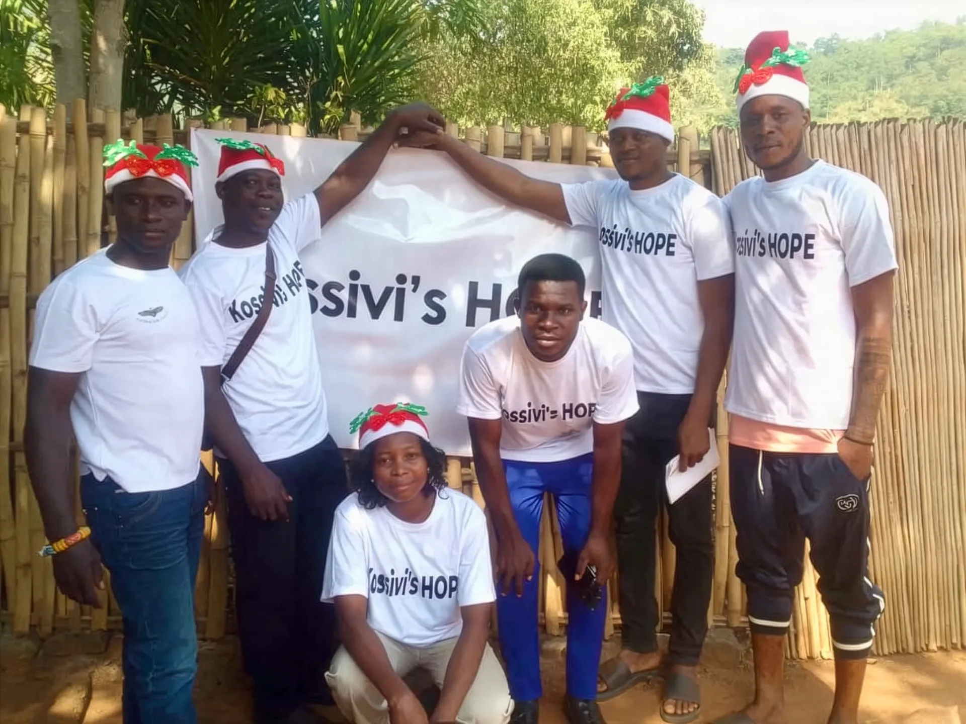 Team von Kossivi's HOPE bei der Weihnachtsaktion